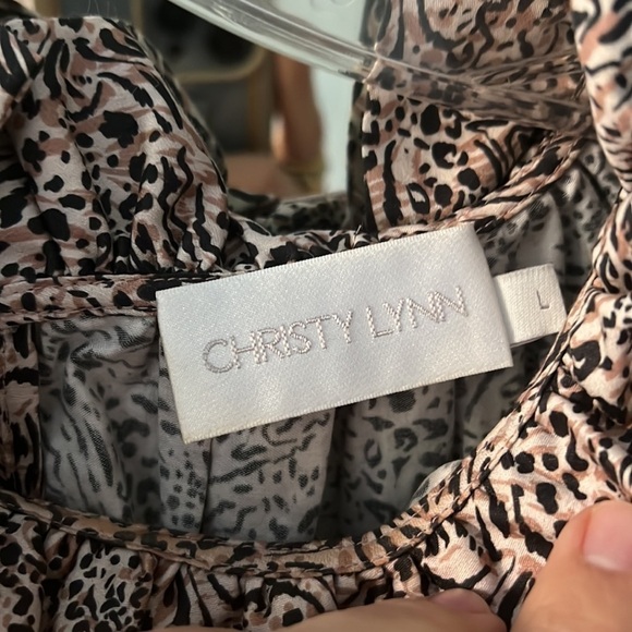 Christy Lynn Animal Arint Ruffle Top Size Large Like New - Picture 4 of 8